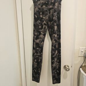 Athleta Kids Black and Gray Patterned Leggings